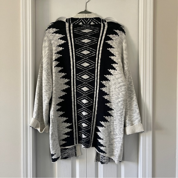 Aztec Print Cardigan - Picture 3 of 4